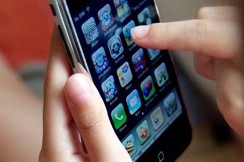 Shutting down phones, internet affects Covid fight - Greater Kashmir