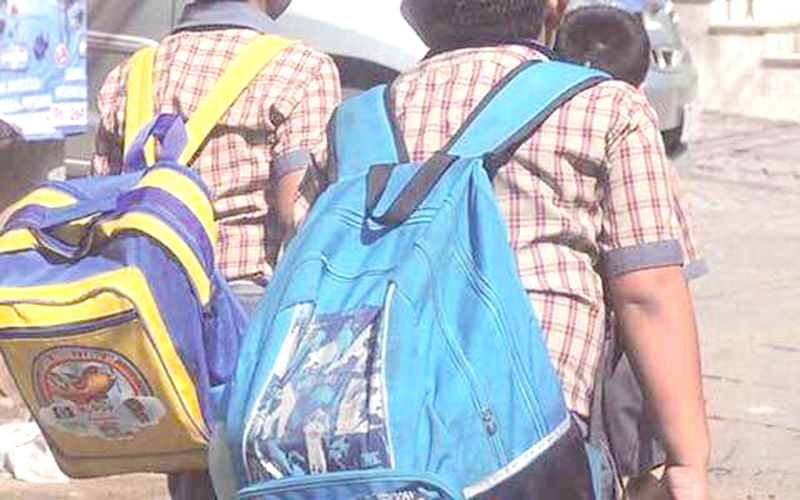 How much should a school bag weigh! Greater Kashmir
