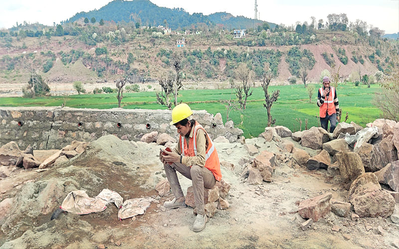 GK Impact Workers of JammuPoonch highway project get safety material