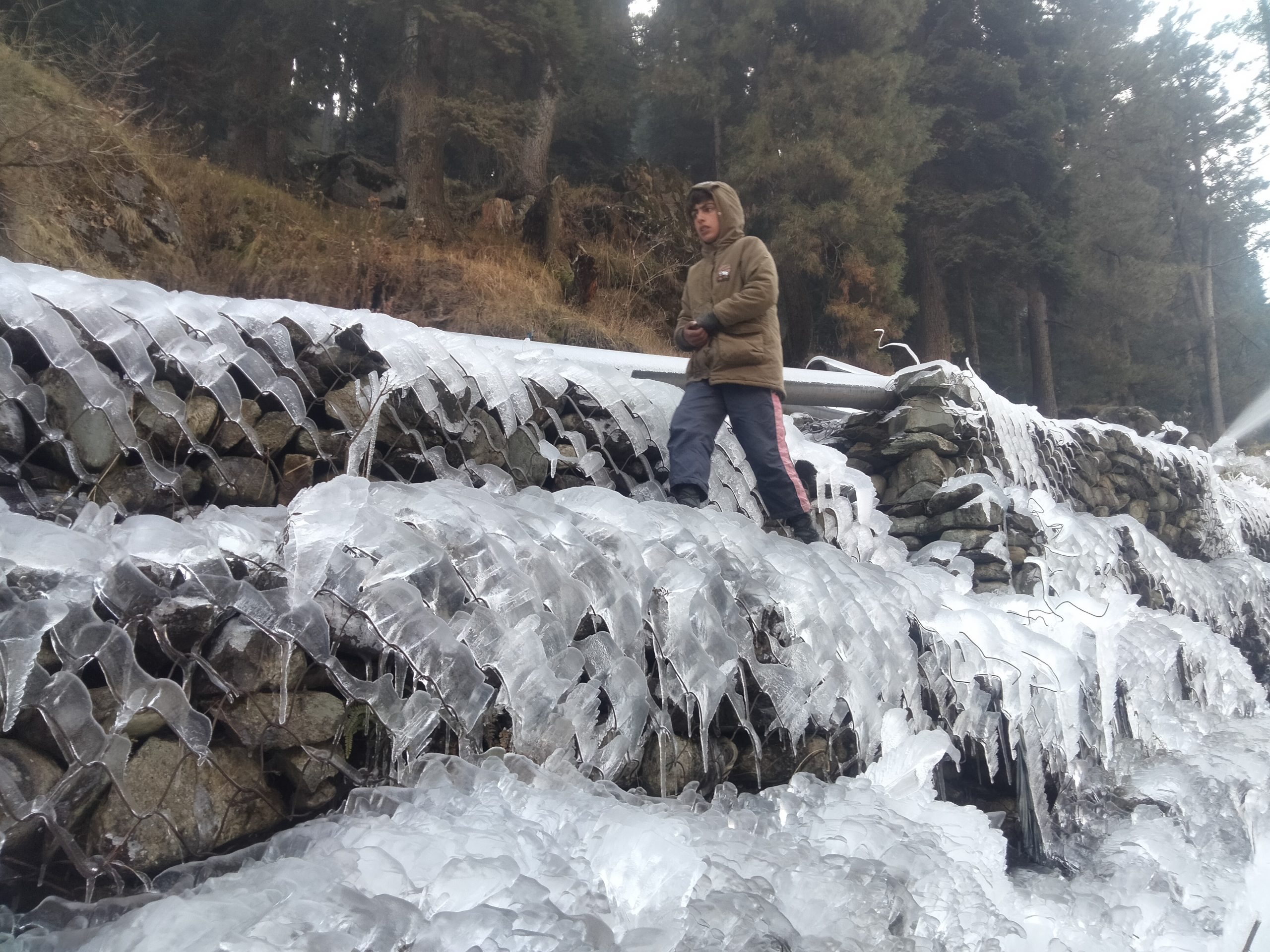 Water pipes freeze as Kashmir records season's coldest temperature