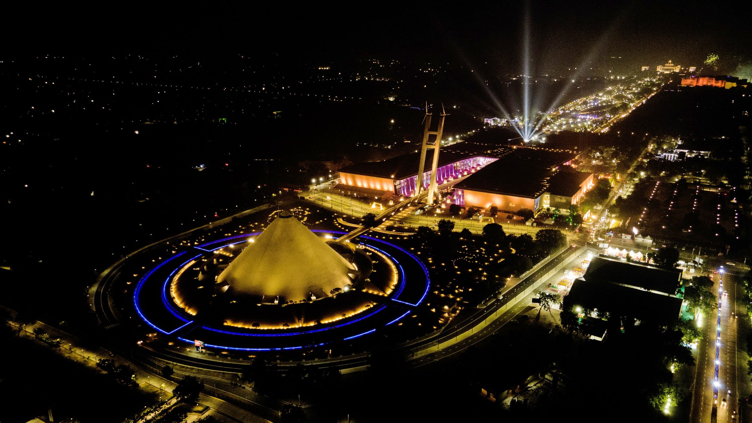 VIBRANT GUJARAT SUMMIT Gandhinagar lit up; office opening time