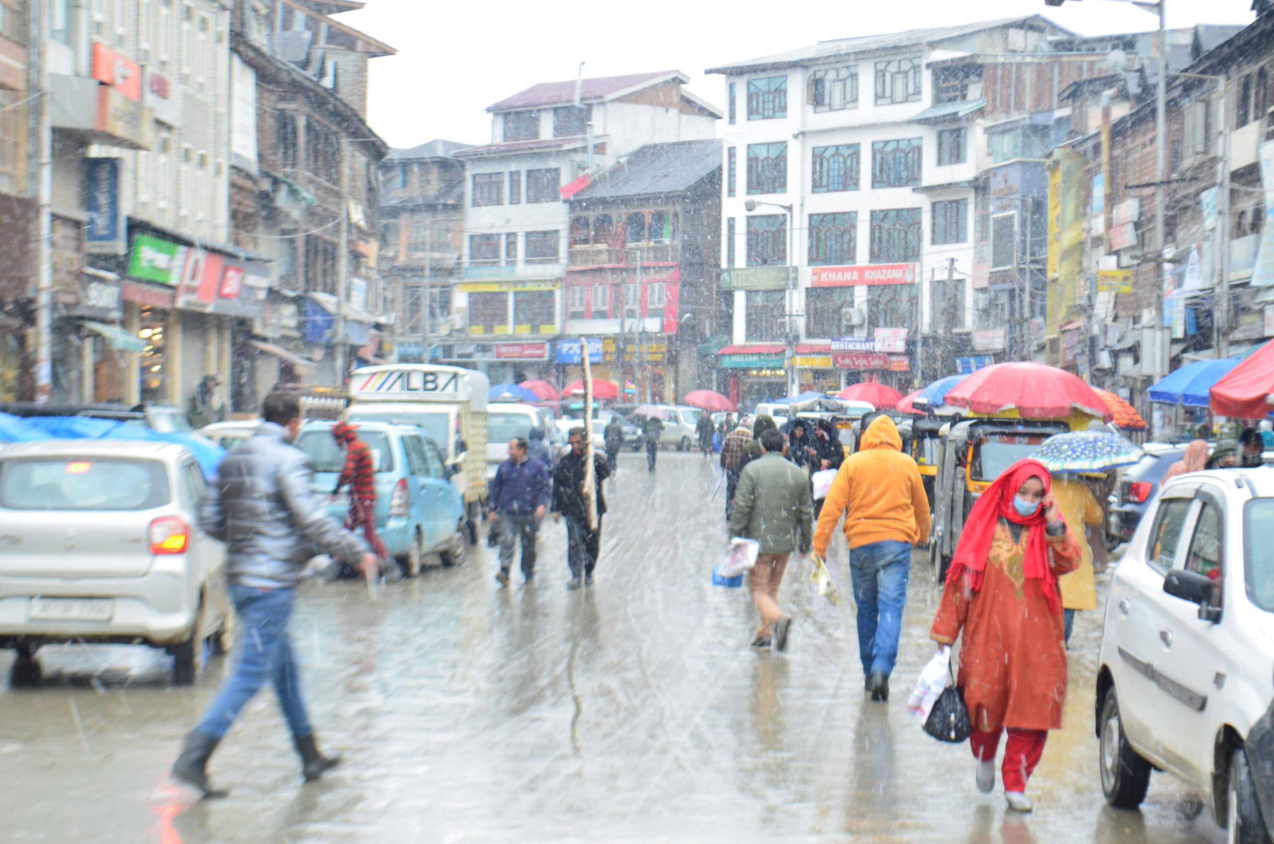 In Photos: Life Amid Snow Flurry in Srinagar