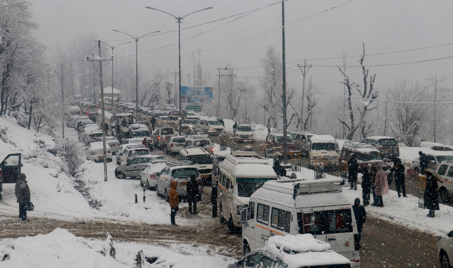 MeT issues advisory in Kashmir amid heavy snowfall forecast