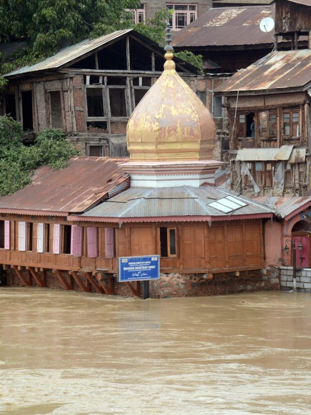 floot threat eases in kashmir